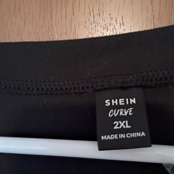 Shein Maneater Cropped Tee - Picture 2 of 2